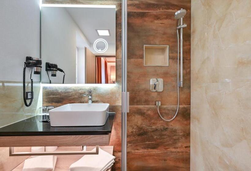 اتاق سوپریور, Ludwigs