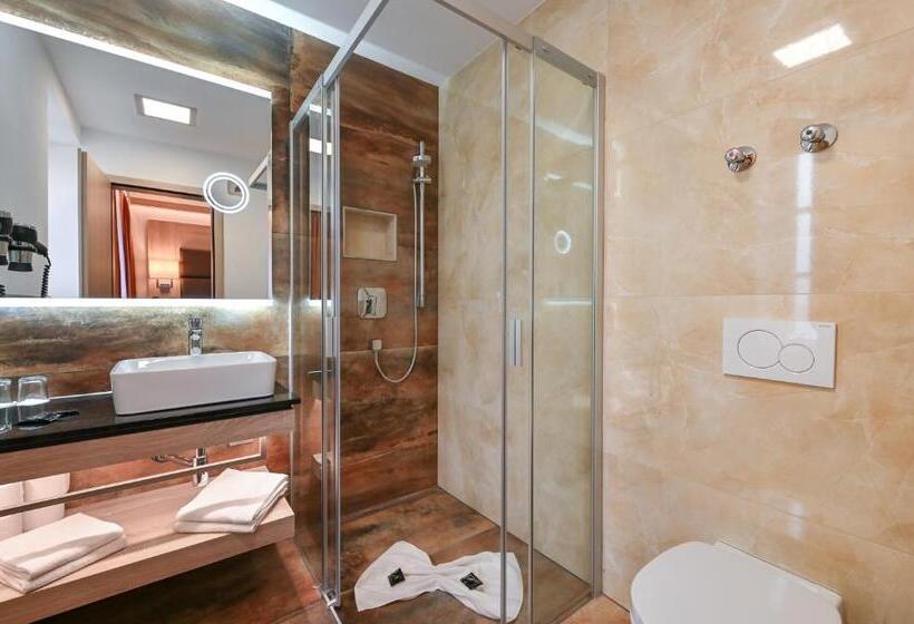 اتاق سوپریور, Ludwigs