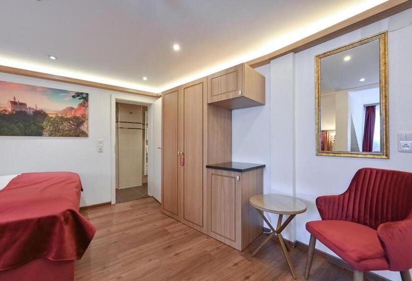 اتاق لوکس چهار تخته, Ludwigs