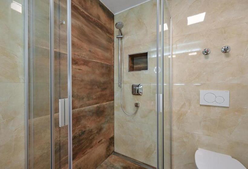 اتاق لوکس چهار تخته, Ludwigs