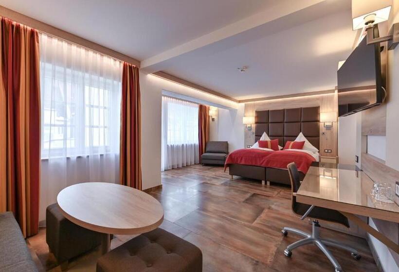 اتاق لوکس چهار تخته, Ludwigs