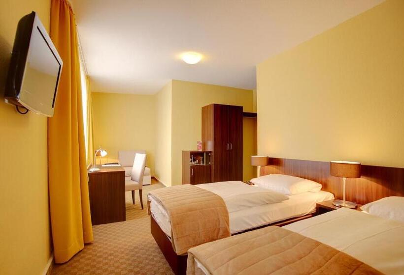 标准间, Mercedes City