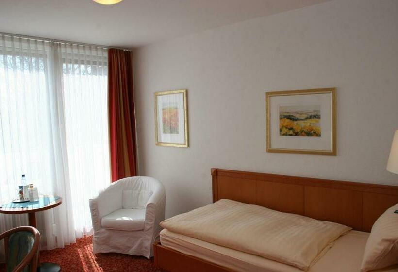 标准单人间, Petersen