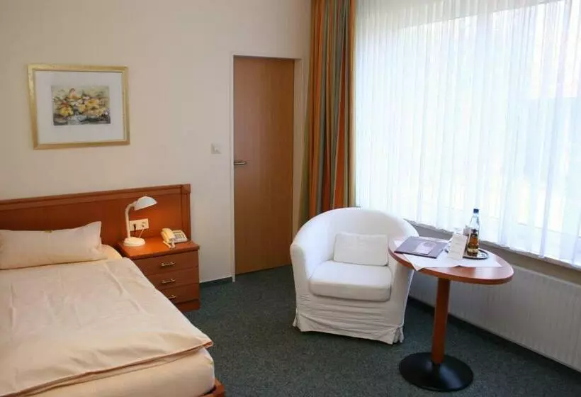 Standard Yhden Hengen Huone, Petersen