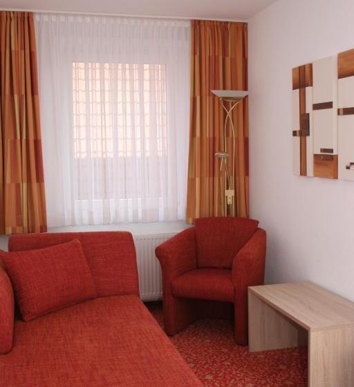 小型套房带阳台, Petersen