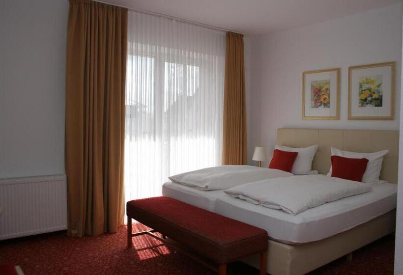 小型套房带阳台, Petersen