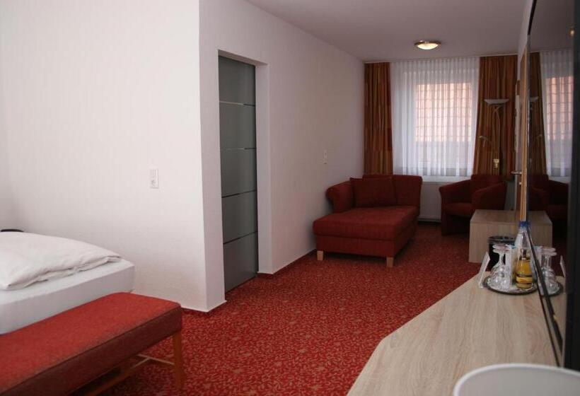 小型套房带阳台, Petersen