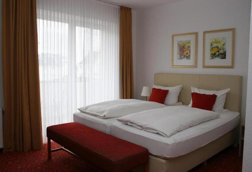 小型套房带阳台, Petersen