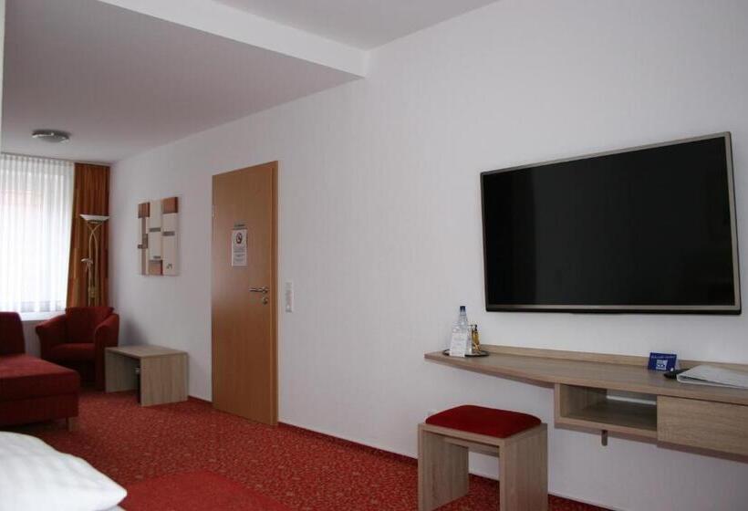 小型套房带阳台, Petersen