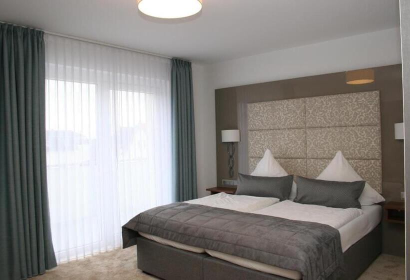 带阳台套房, Petersen