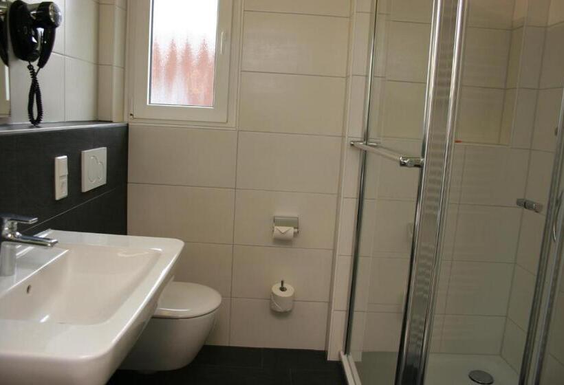 带阳台套房, Petersen