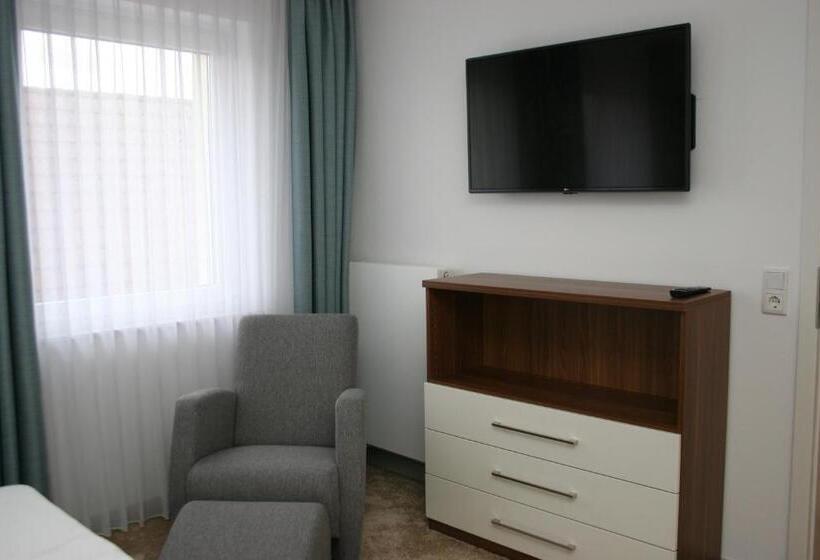 带阳台套房, Petersen