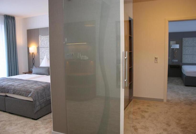 带阳台套房, Petersen