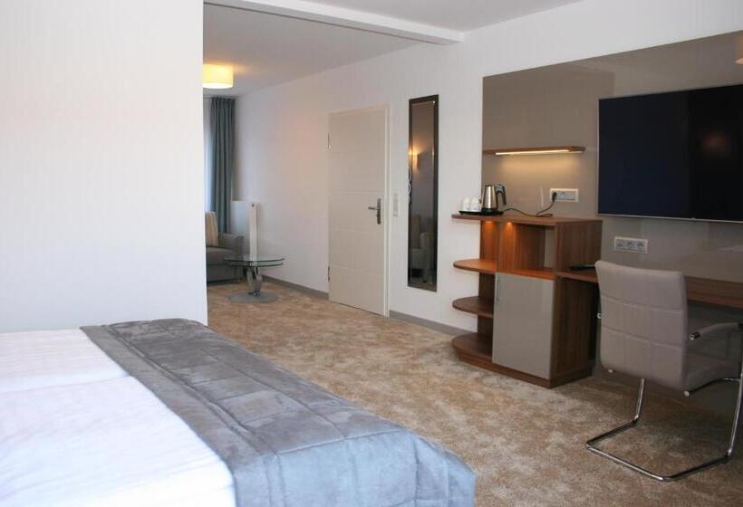 带阳台套房, Petersen