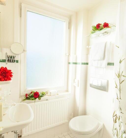 标准单人间, Victoria