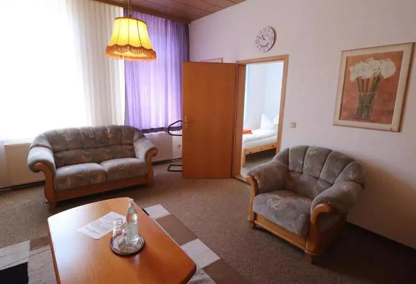 Standard Kolmen Hengen Huone, Weißes Roß