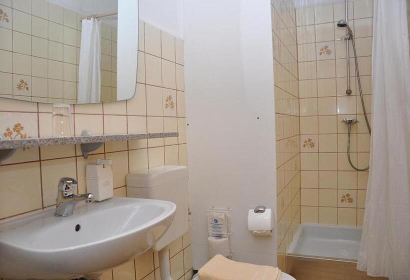 标准单人间, Zum Gründle