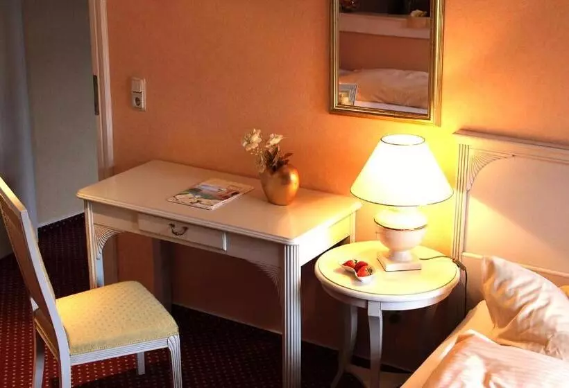 Standard Kolmen Hengen Huone, Parkhotel Fischer
