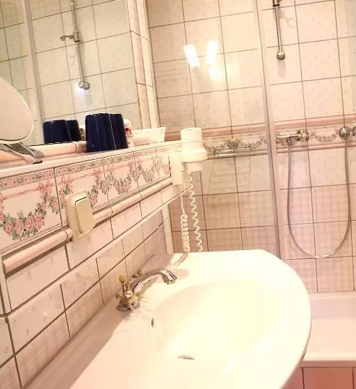 Standard Kolmen Hengen Huone, Parkhotel Fischer