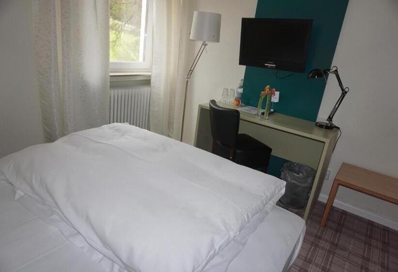 Quarto Basic Cama Casal, Landgasthof Lauterhausle