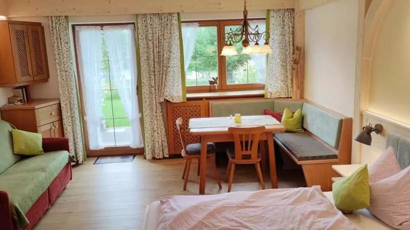 اتاق استاندارد چهار تخته, Pension Berghof