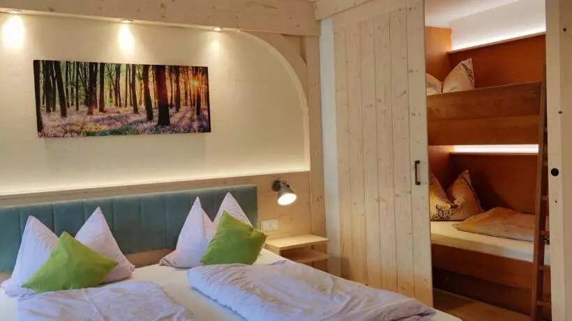 اتاق استاندارد چهار تخته, Pension Berghof