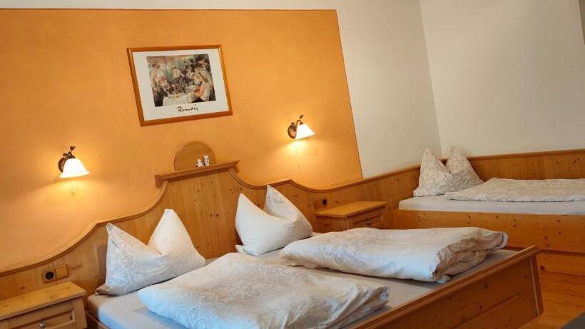 スタンダードトリプルルーム, Pension Berghof