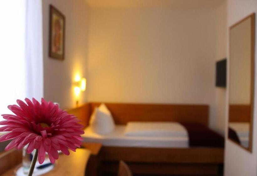 اتاق استاندارد یک نفره, City Hotel Journal