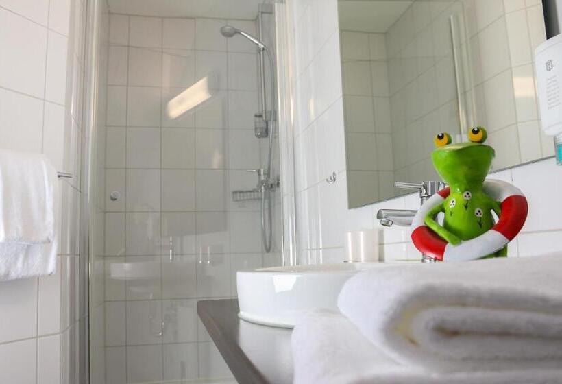 اتاق استاندارد سه نفره, City Hotel Journal