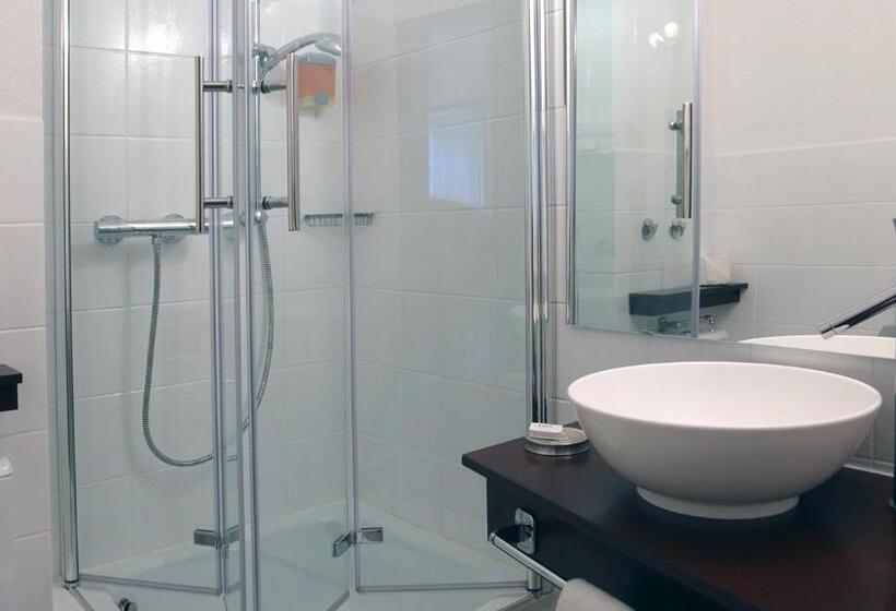 اتاق استاندارد سه نفره, Cityhotel Amadeus