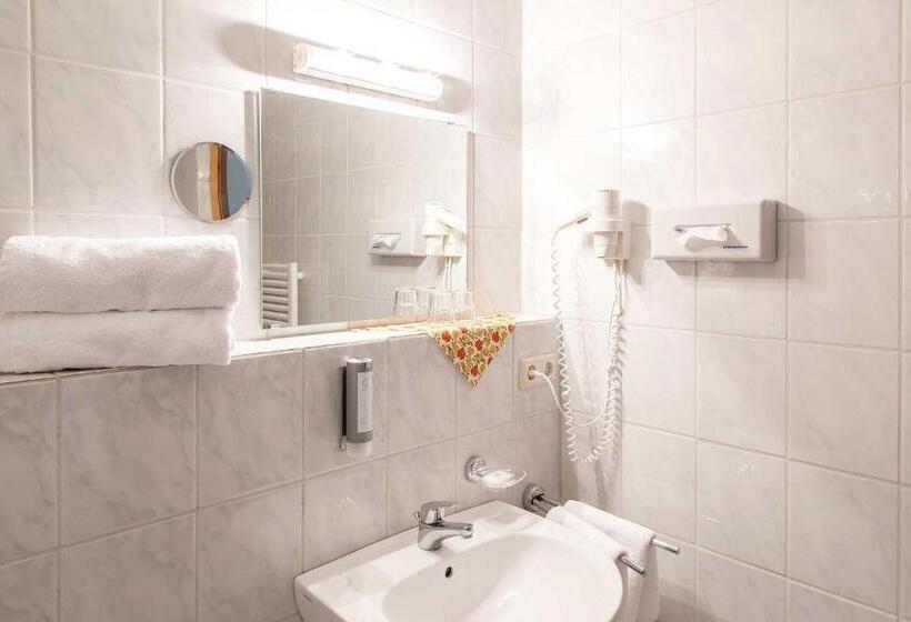 Номер Стандарт, Ahornhof