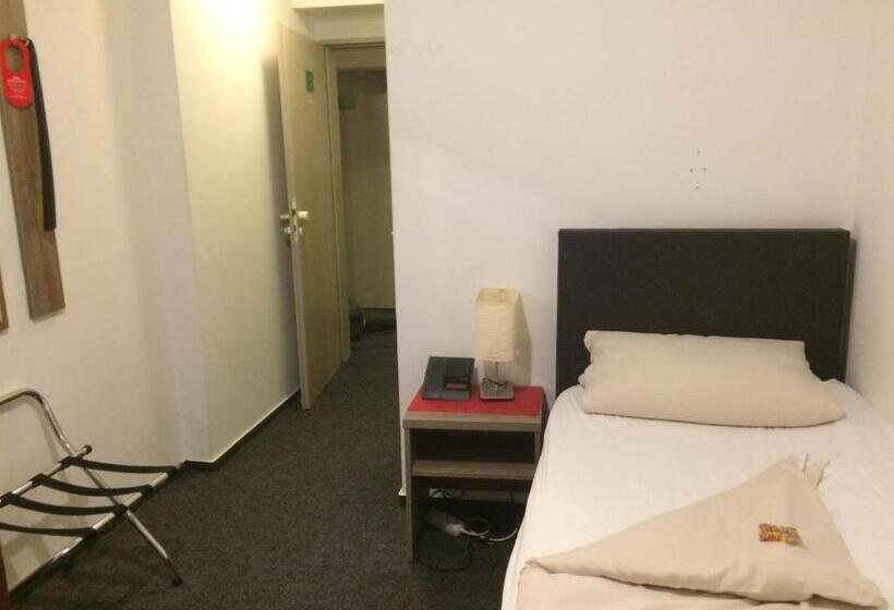 اتاق استاندارد یک نفره, Central Hotel Troisdorf