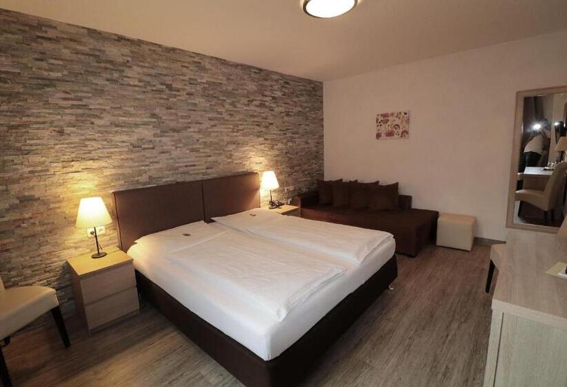 غرفة قياسية ثلاثية, Central