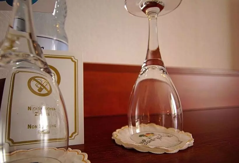 اتاق استاندارد یک نفره, Gut Hotel Tannenhof