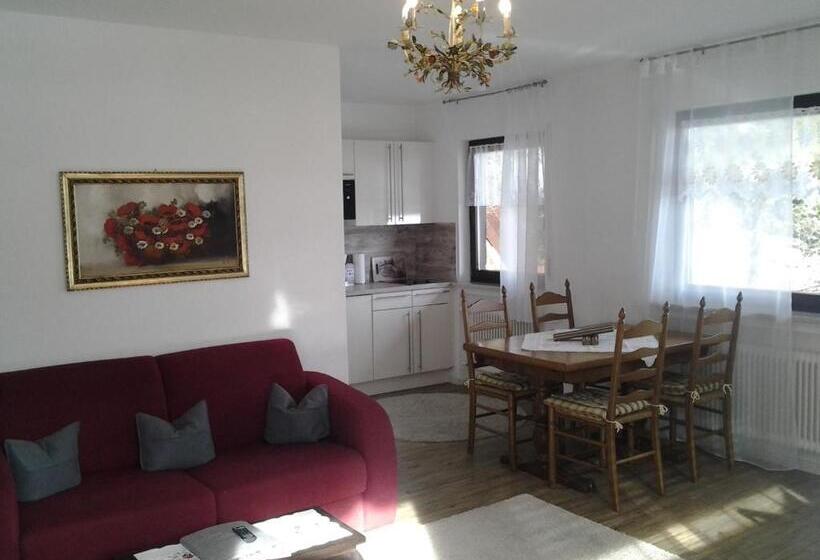 דירת חדר, Haus Florian