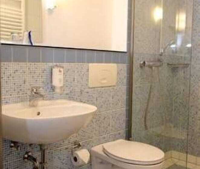 اتاق استاندارد یک نفره, In Via