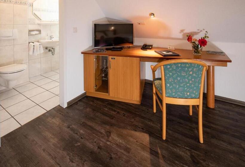 اتاق استاندارد سه نفره, Zur Davert