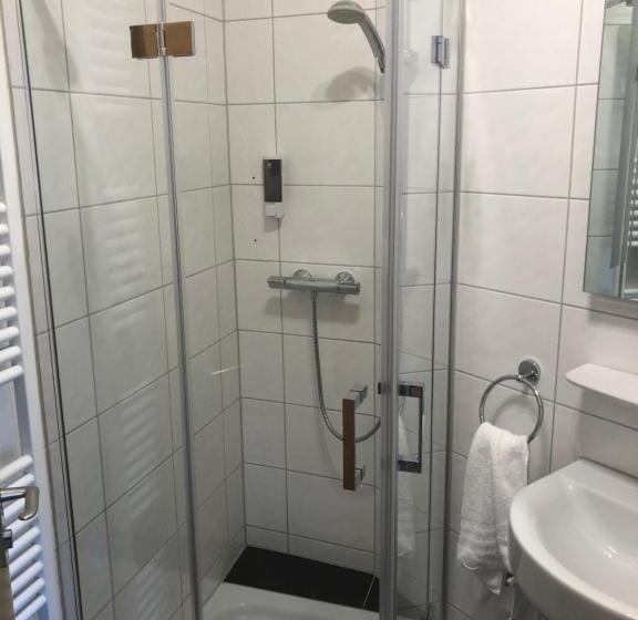 标准三人间, Schlossstuben