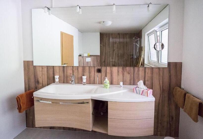 חדר דלוקס לשלושה, Schröder S Hotelpension