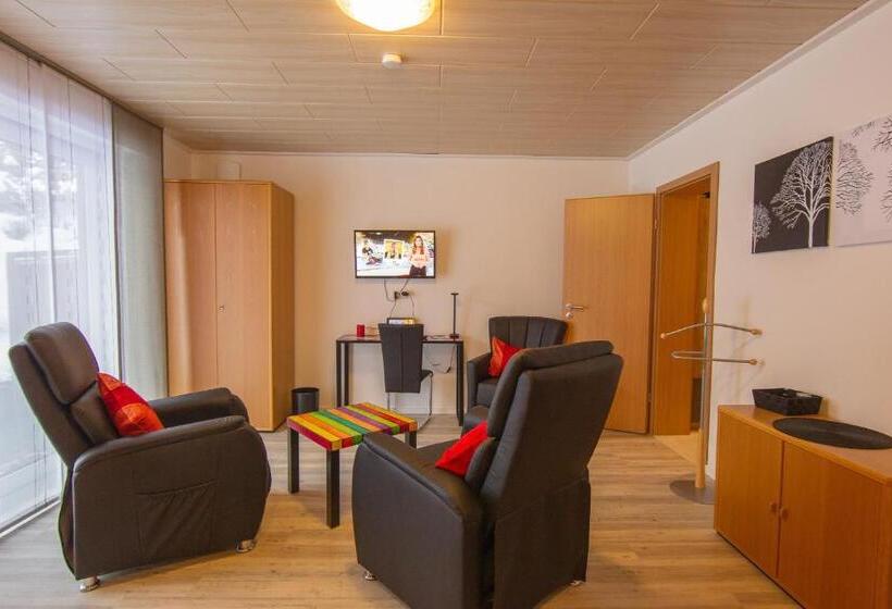 חדר דלוקס לשלושה, Schröder S Hotelpension