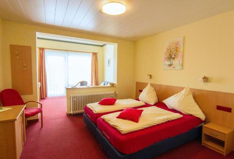 חדר דלוקס לשלושה, Schröder S Hotelpension