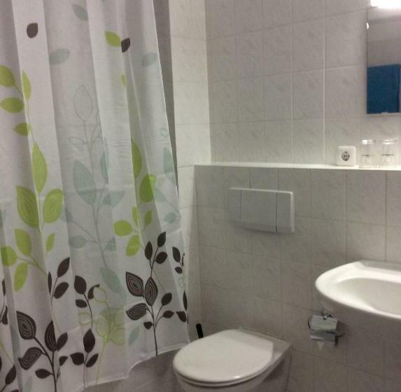 スタンダードルーム, An Der Linde