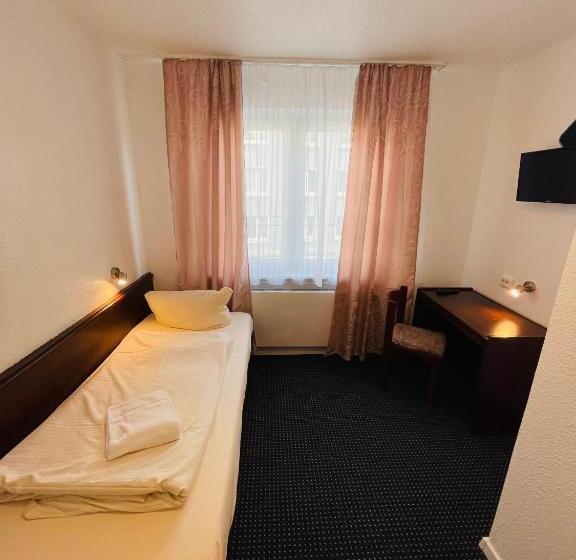 标准单人间, Brunnen