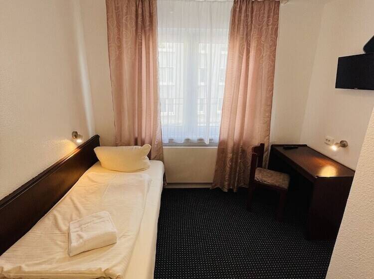 标准单人间, Brunnen