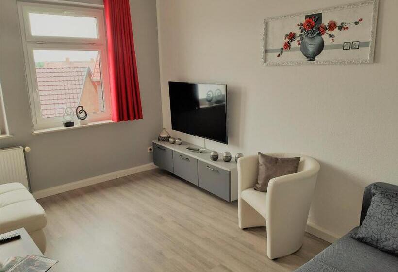 شقة غرفة واحدة, Fabrice