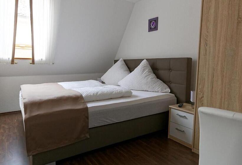 ベーシックルーム, Hüttl   Garni