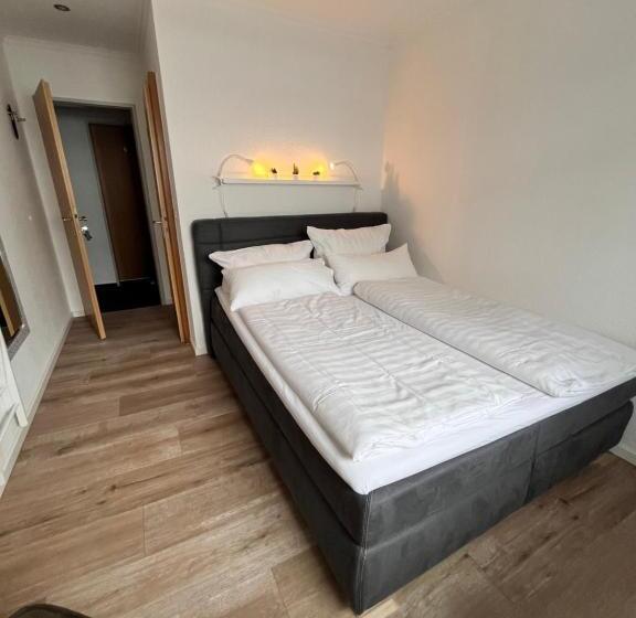 ベーシックルーム, Paula Norderney