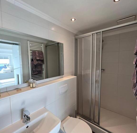 デラックスルーム, Paula Norderney