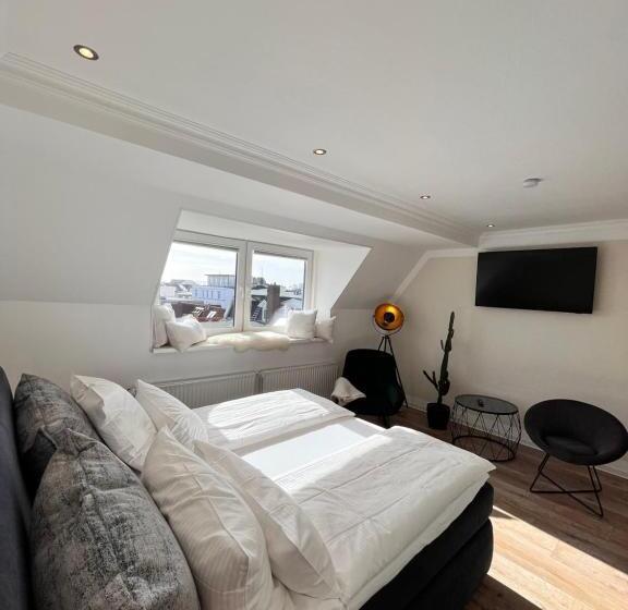 デラックスルーム, Paula Norderney