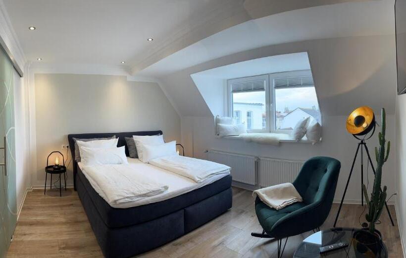 デラックスルーム, Paula Norderney